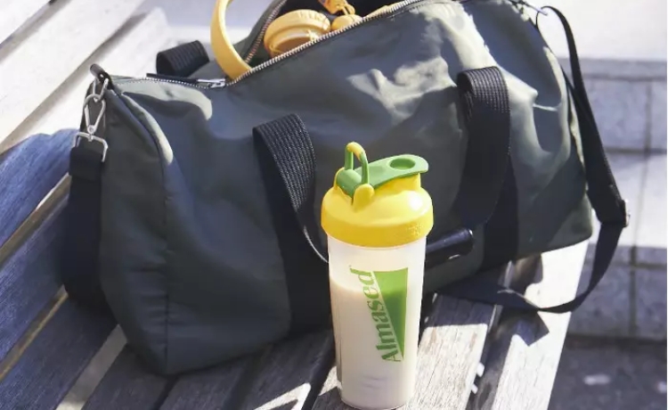 Almased Shaker und Sporttasche