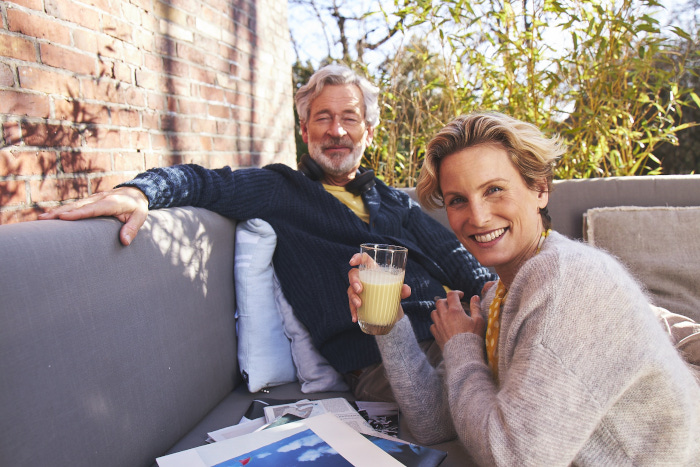 Mann und Frau mit Shake