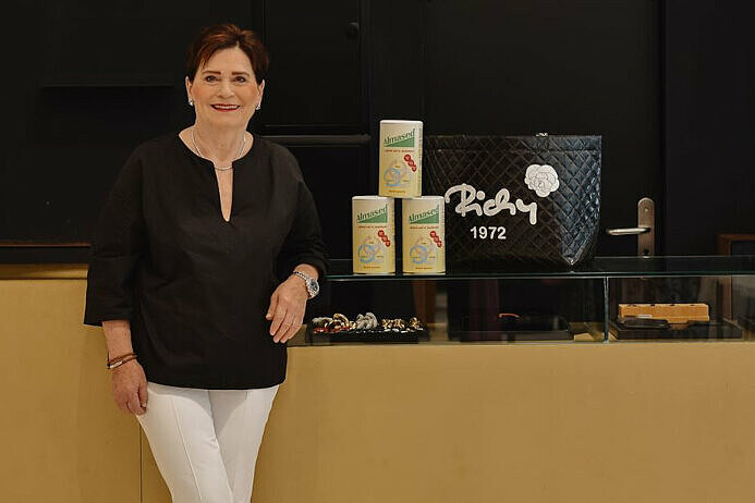 Irmgard_Almased_Erfahrungsbericht in der Boutique mit Dosen