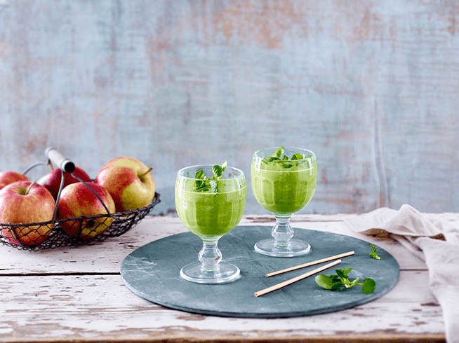 grüner Shake im Glas 