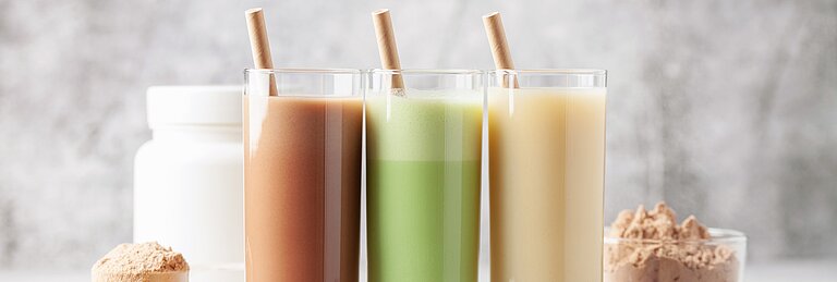 drei verschiedene Abnehmshakes im Glas nebeneinander
