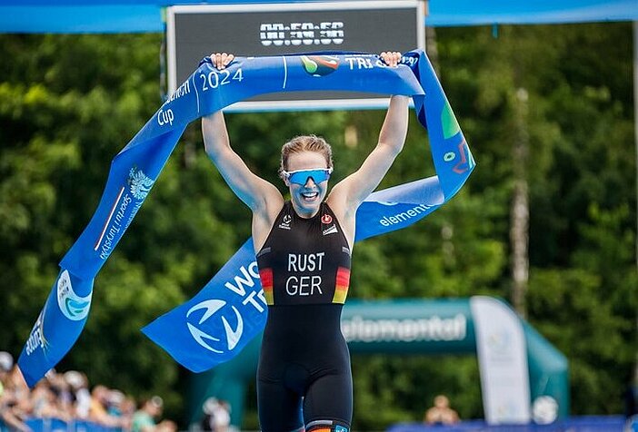 Triathletin Franka läuft für Almased